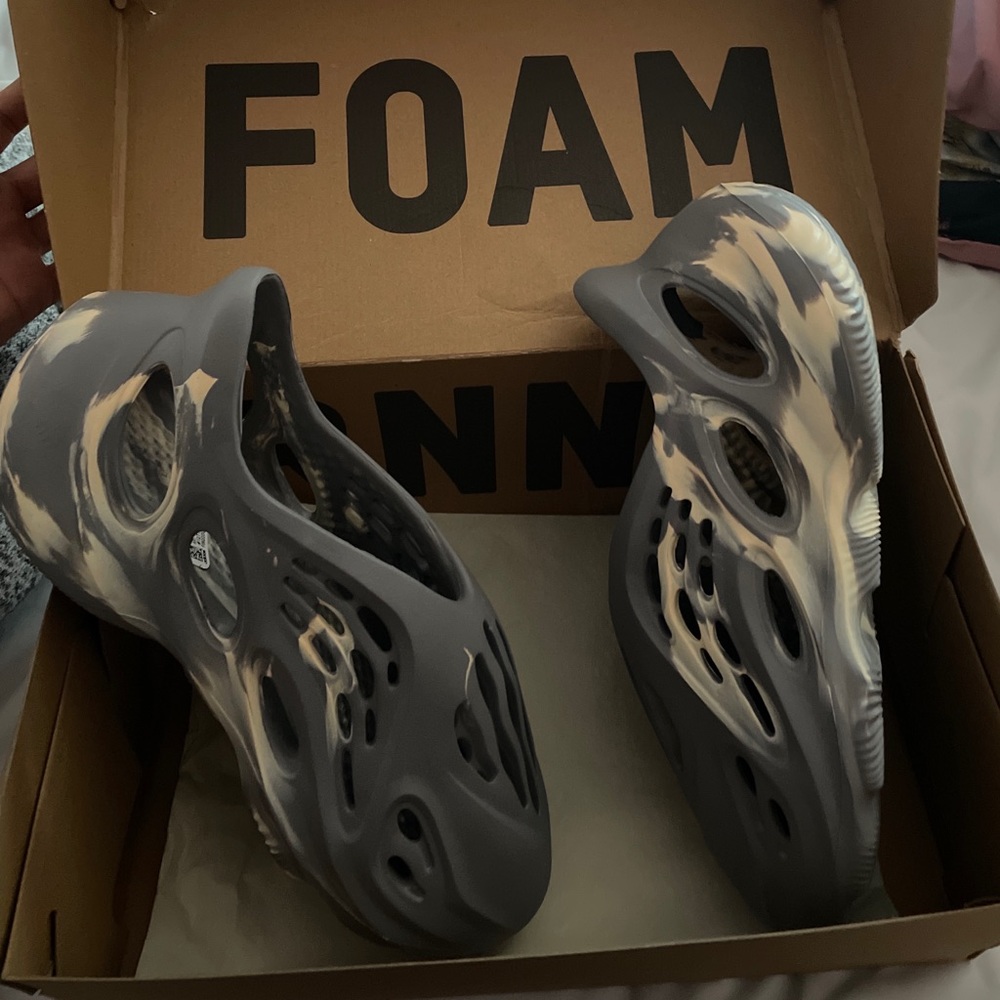 Yeezy foam runners moon grey